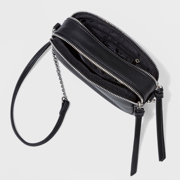 Bags Nwot Black Zipclosure Crossbody Bag Poshmark
